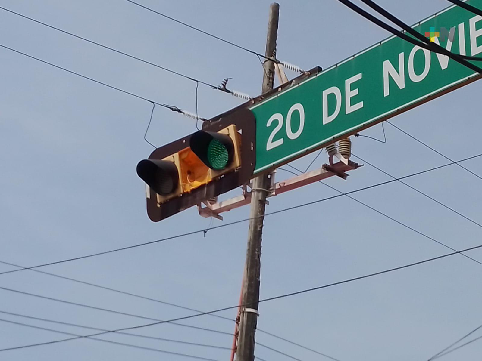 Reportan semáforos en mal estado en distintas zonas de ciudad de Veracruz