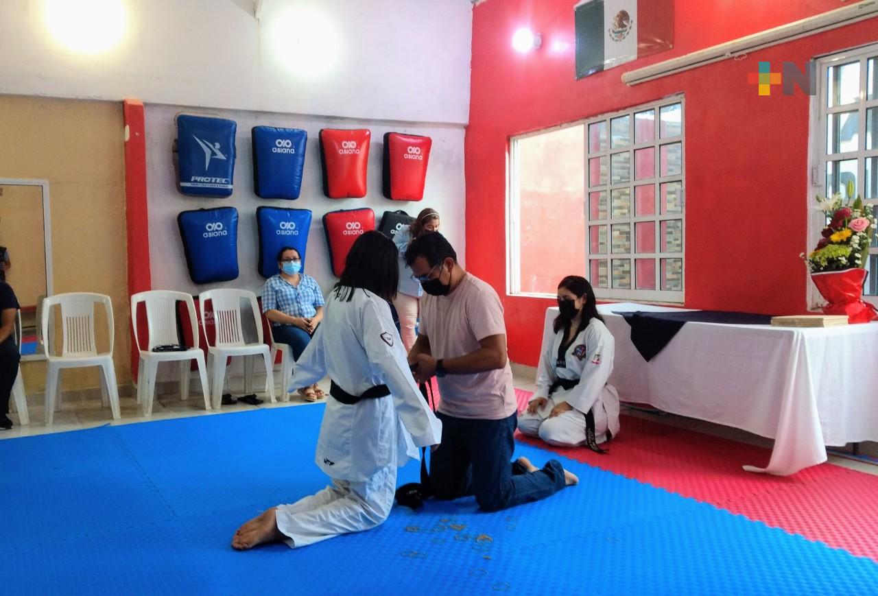 Realizan examen de grados en Academia Nacional de Taekwondo