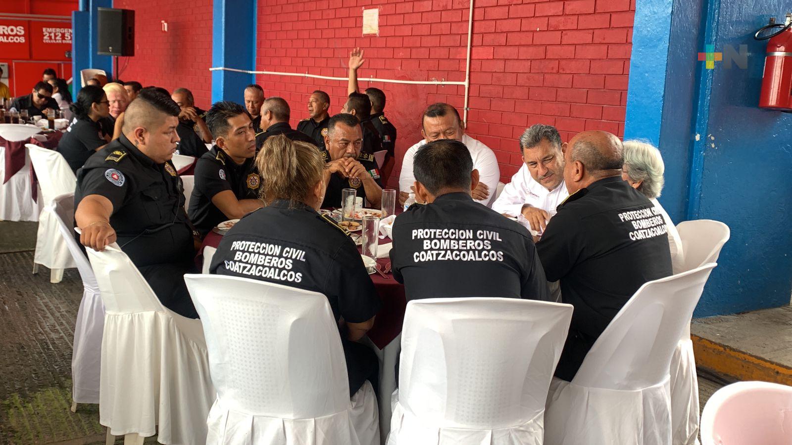 Después de cuatro años festejan a bomberos en Coatzacoalcos