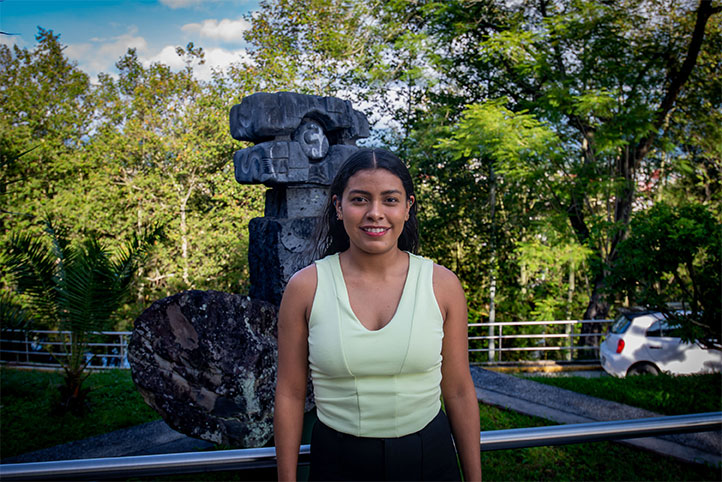 Alumna de la UV presentó investigación en congreso de robótica en Portugal