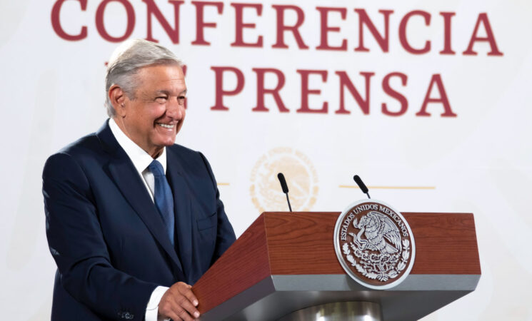 Plan de Salud para el Bienestar revierte corrupción y déficit de médicos especialistas: AMLO