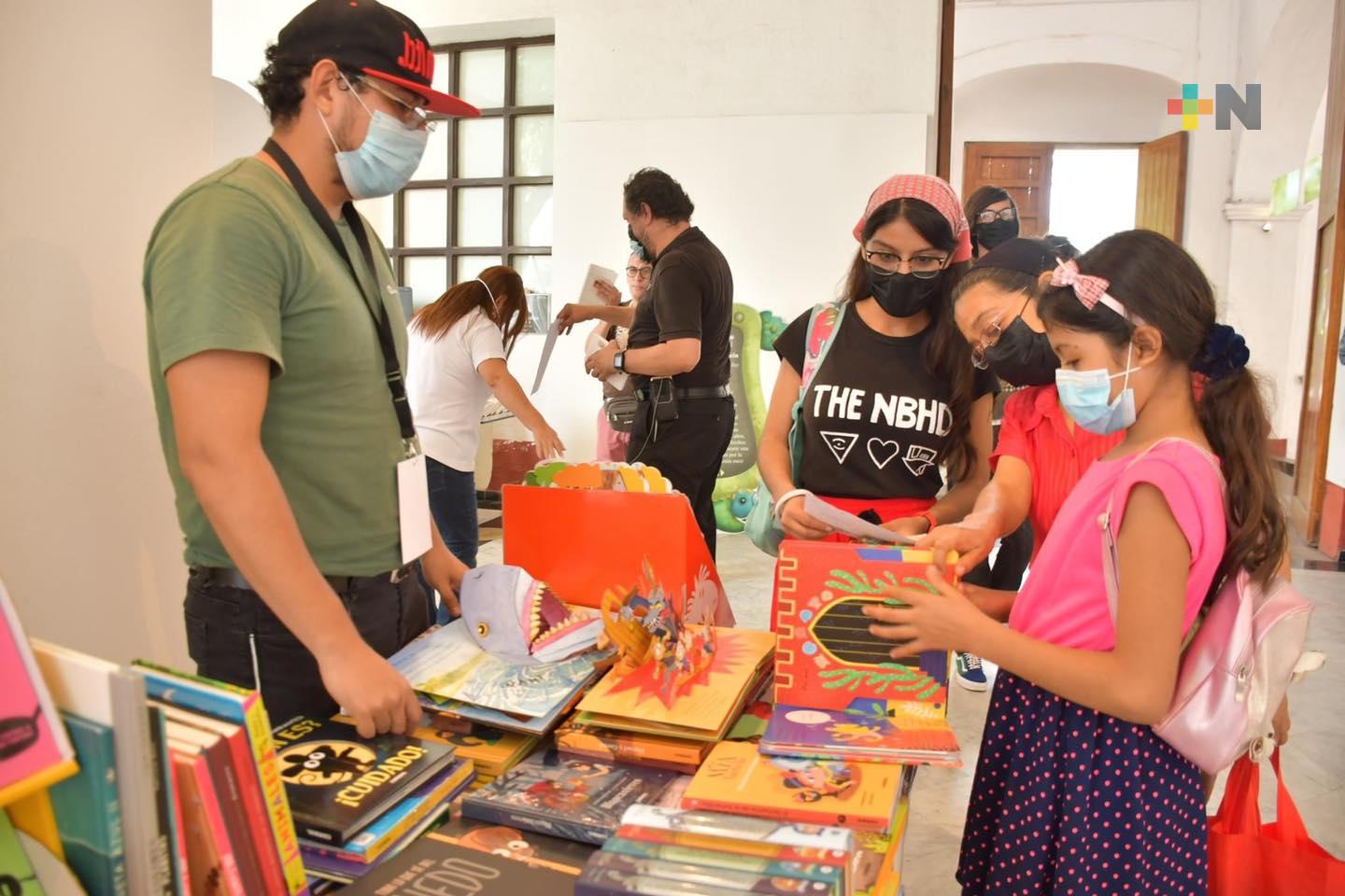 Gobernador Cuitláhuac García invita a asistir a la Feria Nacional del Libro Infantil y Juvenil que se realiza en el Puerto de Veracruz