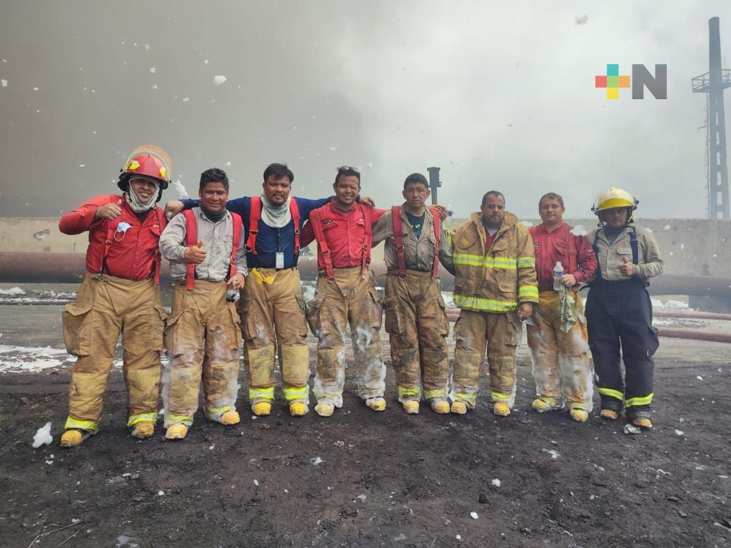 Pemex reconoce trabajo de bomberos de Coatzacoalcos