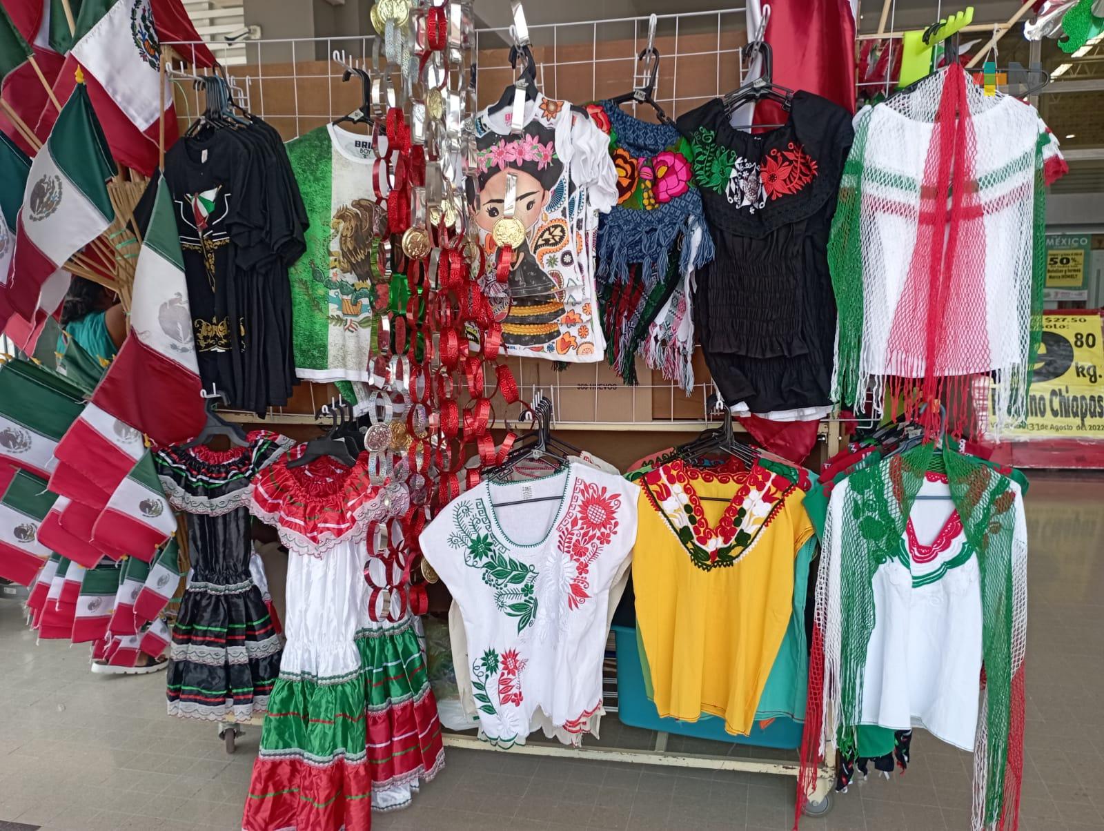 Vendedores de artículos patrios esperan repunte en sus ventas