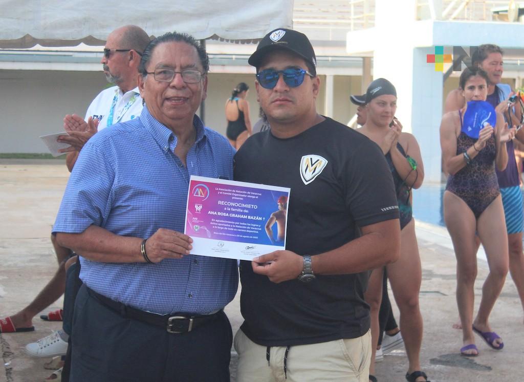 Rinden nadadores máster y ANV homenaje póstumo a Ana Rosa Graham