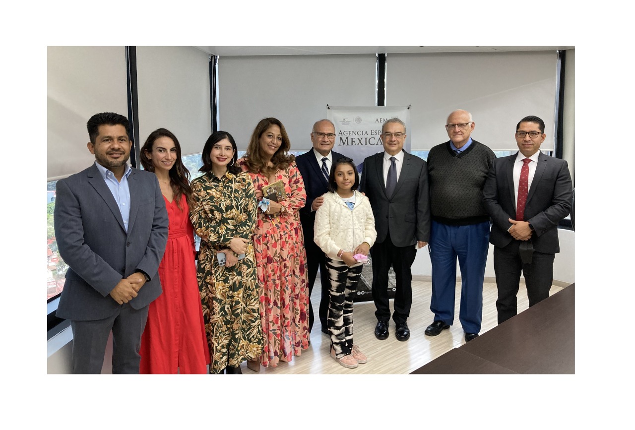 Recibe Agencia Espacial Mexicana a niña prodigio, Adhara Pérez