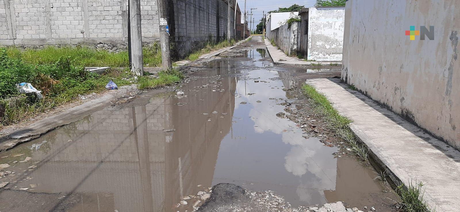 En pésimas condiciones calles de colonia Rébsamen del puerto de Veracruz, denuncian vecinos
