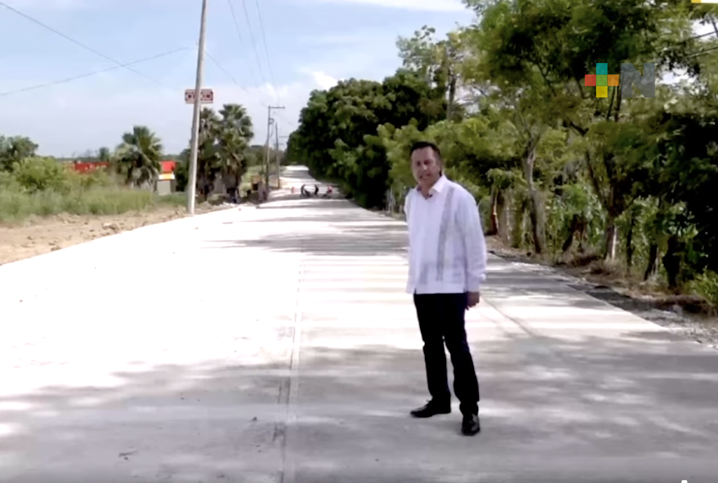 Supervisa el Gobernador obra de pavimento hidráulico en tramo Cosoleacaque-La Tinaja