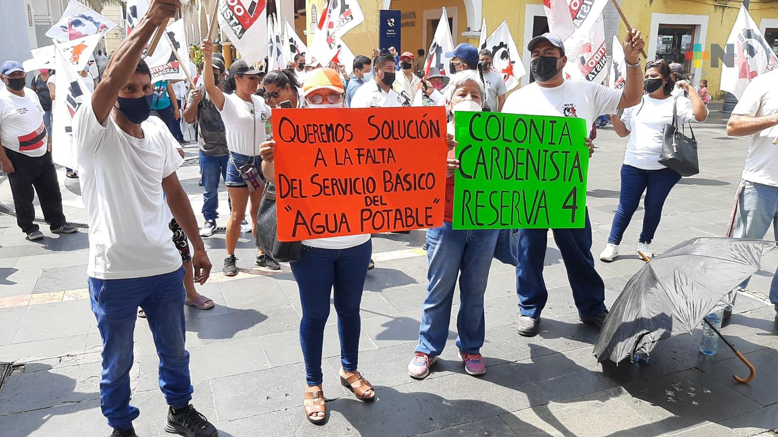 Integrantes del Partido Cardenista se manifestaron en el ayuntamiento de Veracruz