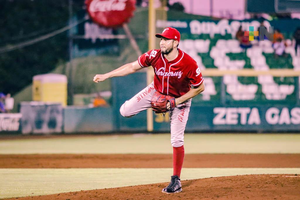Yucatán blanquea por pizarra de 3-0 al Águila y empata la serie