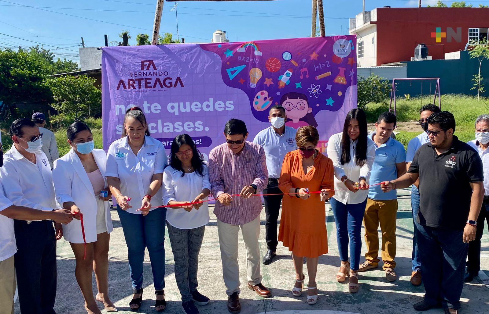 En feria educativa, once escuelas ofrecieron becas para todos los niveles