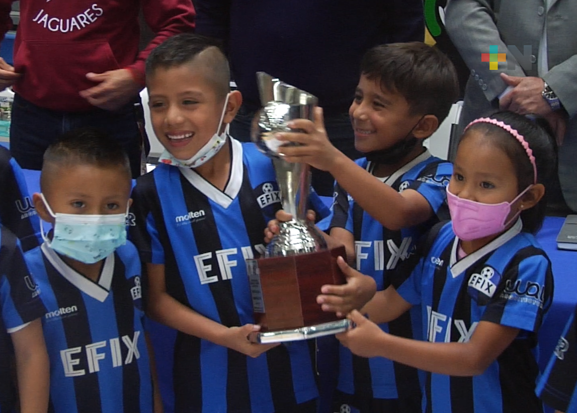 Premian a lo mejor de Liga Elite de futbol, en Xalapa