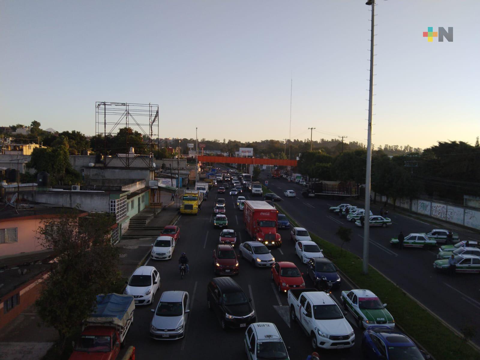 Transportistas de Amotac bloquean circulación en bulevar Xalapa-Banderilla