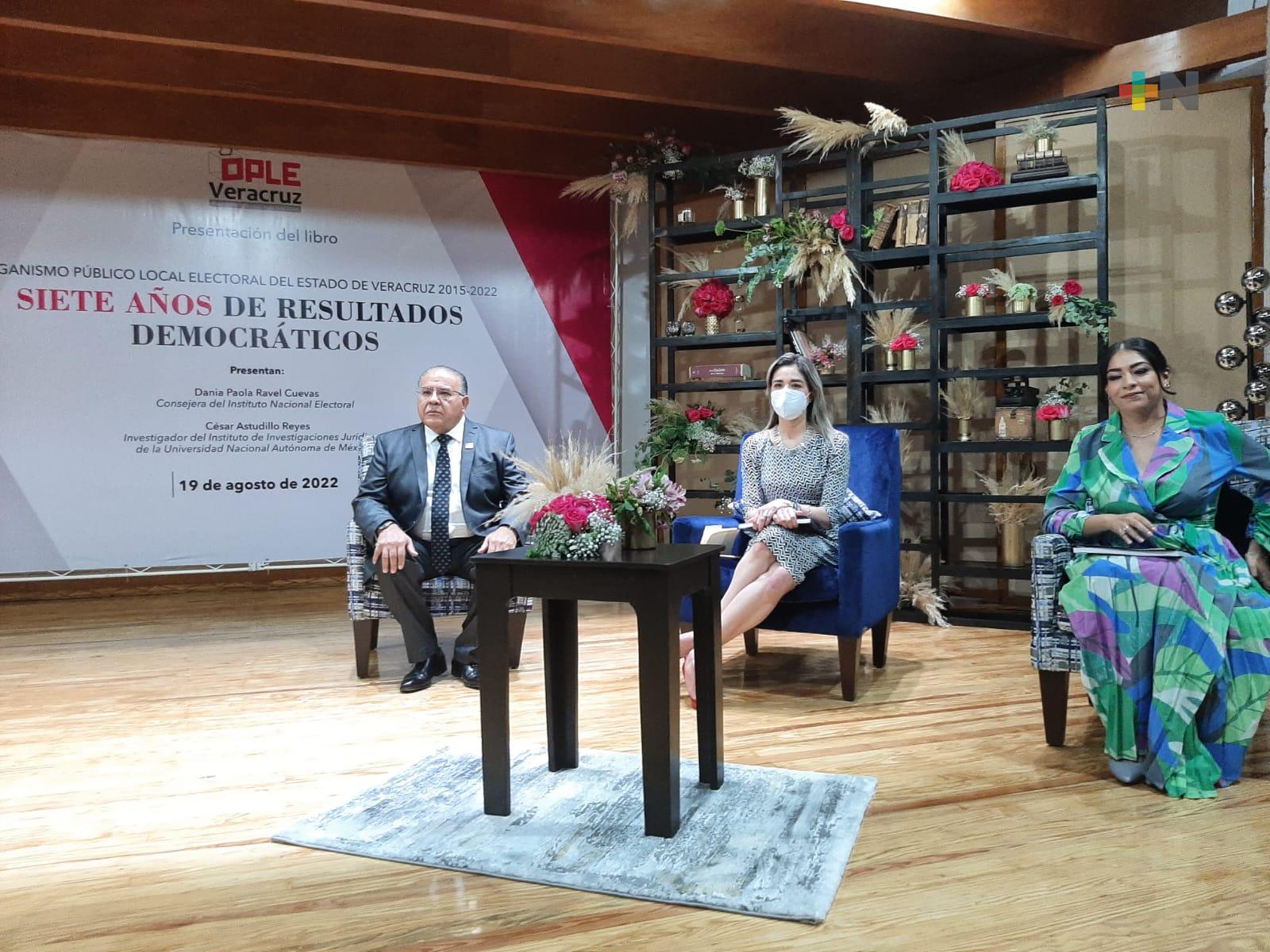 Consejero presidente del OPLE presentó el libro “Siete años de resultados democráticos”