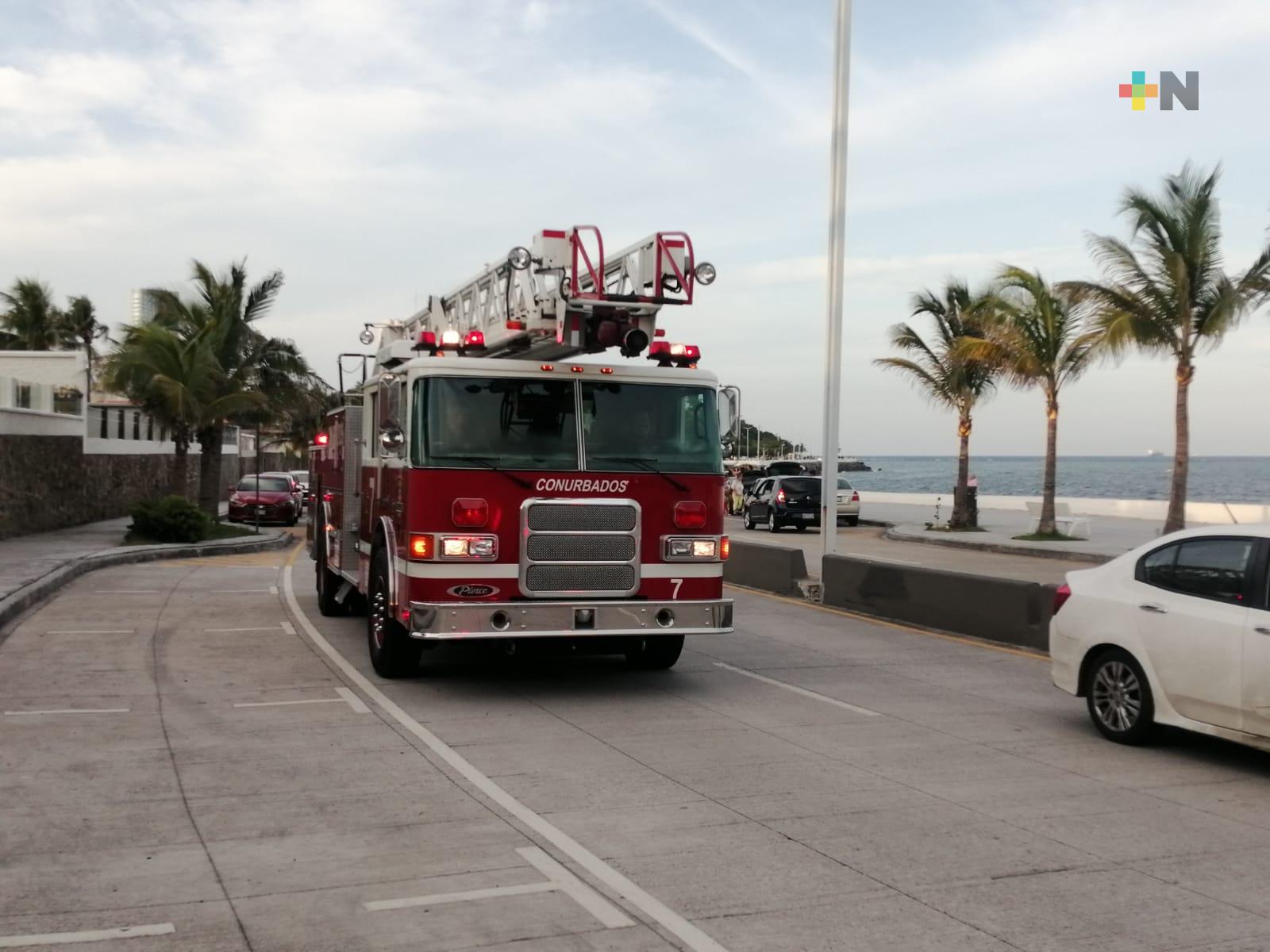 Desfilan bomberos en zona conurbada Veracruz-Boca del Río
