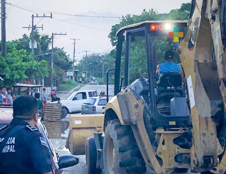 Alcaldesa de Minatitlán pide a pobladores aceptar obras y levantar bloqueo