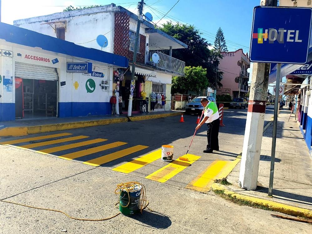 Pintan pasos peatonales en municipio de Tamiahua