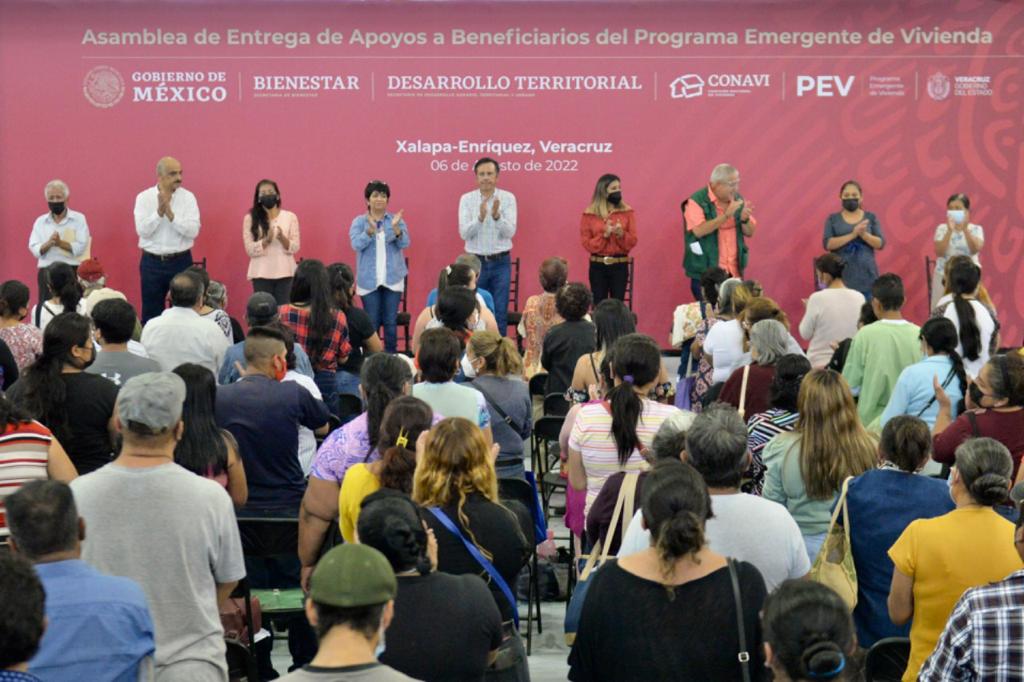 Veracruz y SEDATU entregan apoyos del Programa Emergente de Vivienda 2022