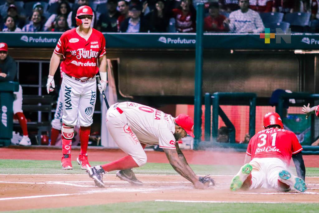 Diablos apalea por pizarra de 12-4 al Águila y aventaja la serie