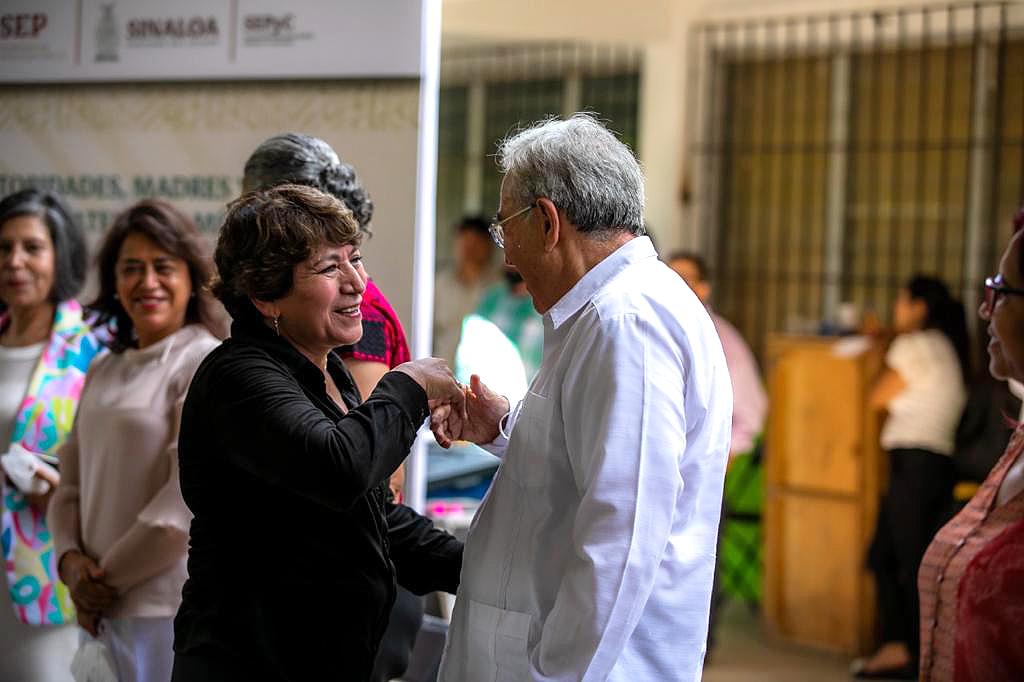Entrega SEP nombramientos definitivos a 406 docentes de Sinaloa