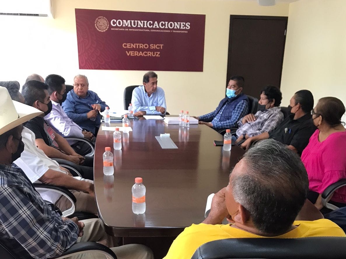 Atiende SICT Veracruz a ejidatarios afectados por derechos de vía de obras de 2009