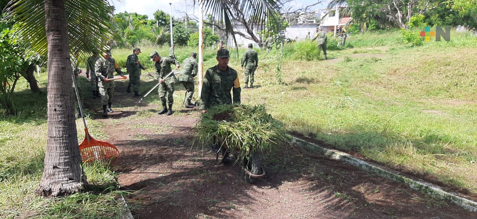 Sedena realiza limpieza en parque de la ciudad Veracruz