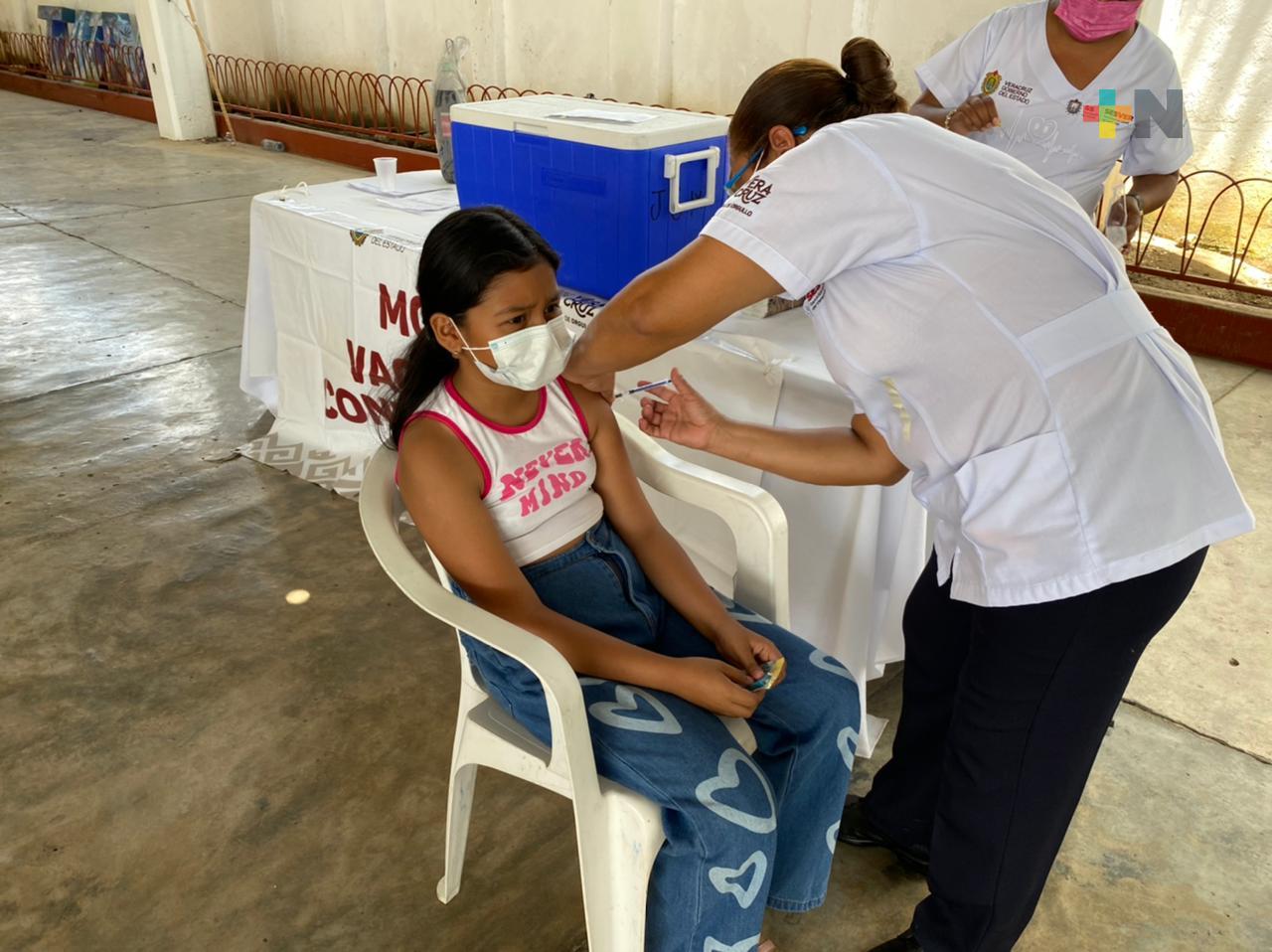 Más de 300 menores de edad fueron vacunados en Otatitlán contra Covid-19