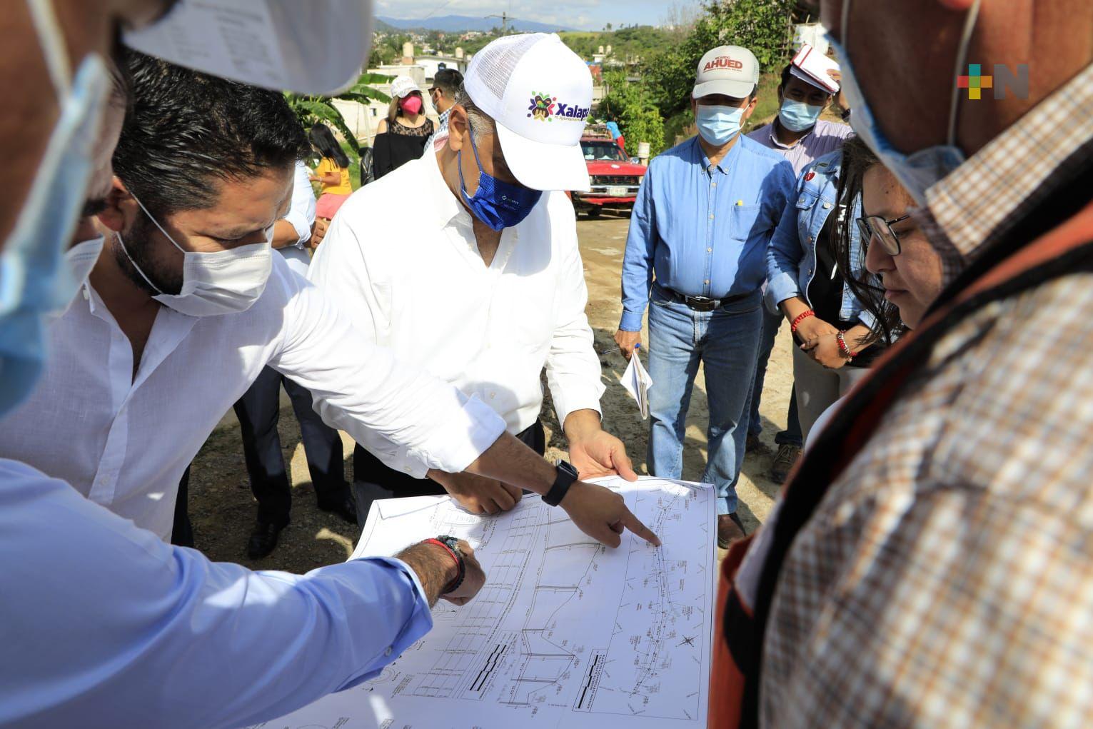 Supervisa alcalde de Xalapa, Ricardo Ahued obras en El Castillo