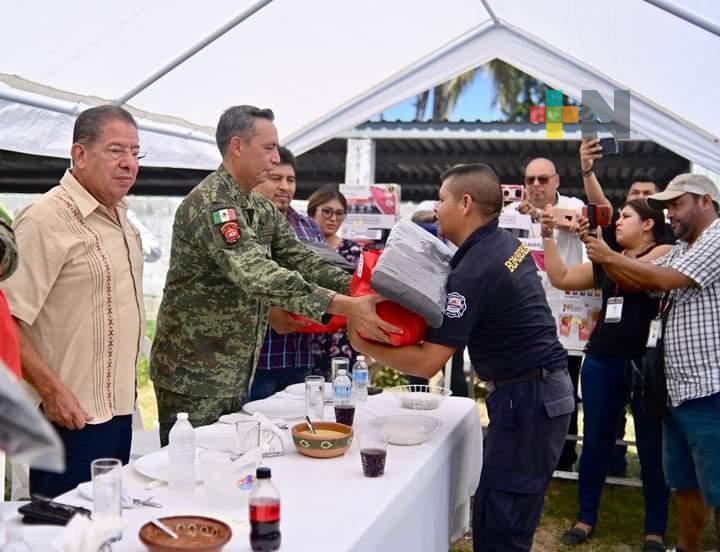 Reconocen autoridades municipales al Cuerpo de Bomberos de Tuxpan