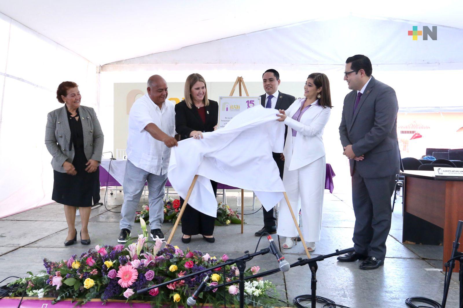 Celebra IVAI sesión solemne en parque central de Coatepec