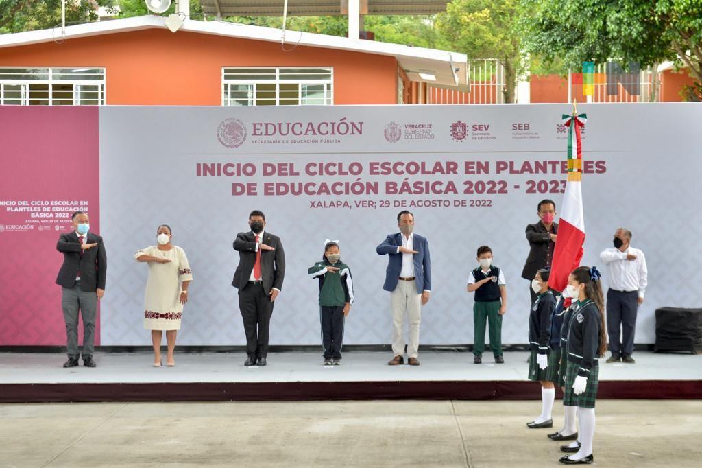 Regresan a las aulas un millón 386 mil estudiantes en el estado