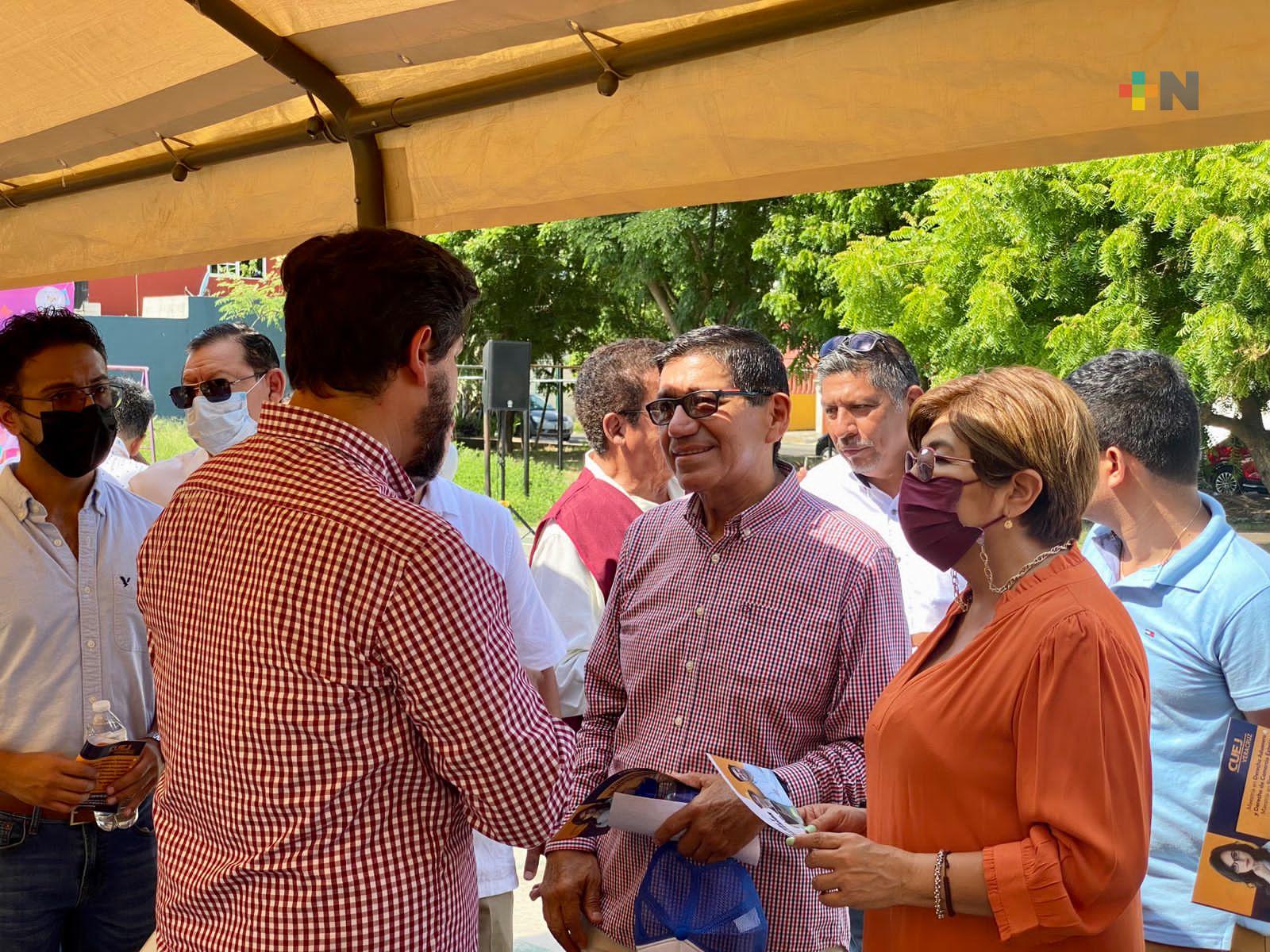 Otorgan diversas becas a estudiantes veracruzanos