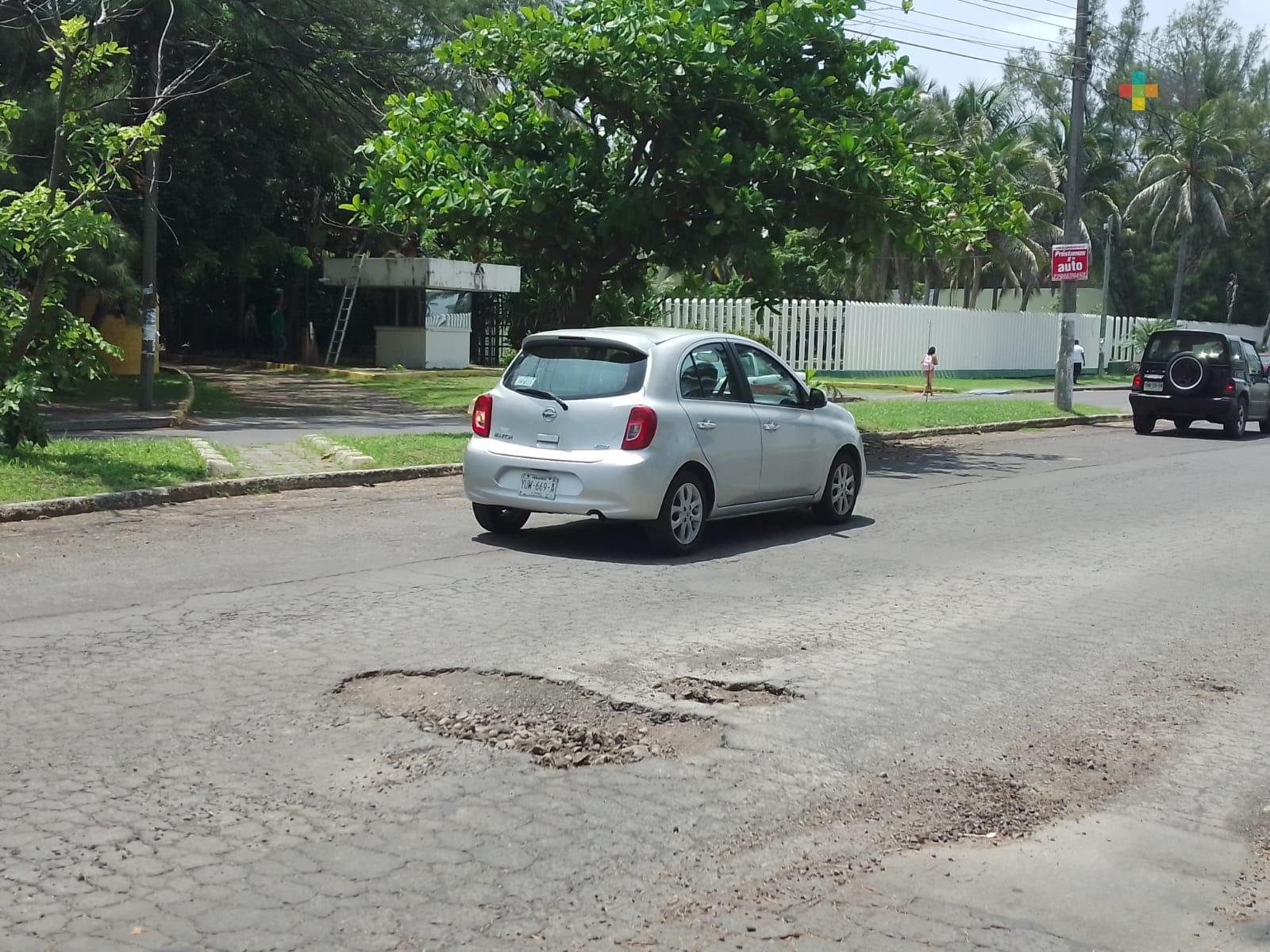 Baches y hundimientos presentan vialidades cercanas al campus Mocambo de la UV