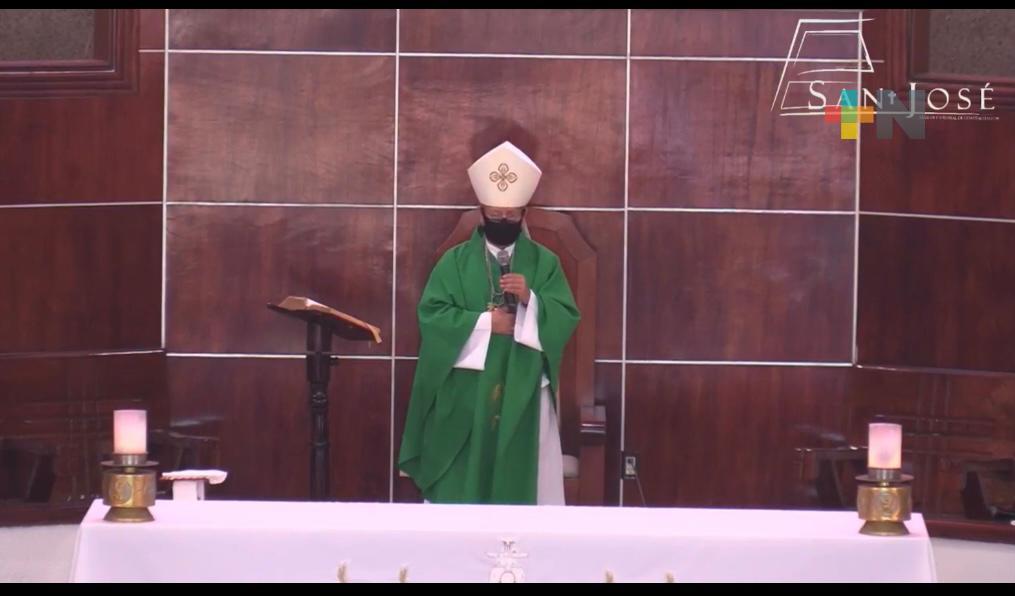 Orar por los extorsionadores para que dejen este camino pide obispo de Coatzacoalcos