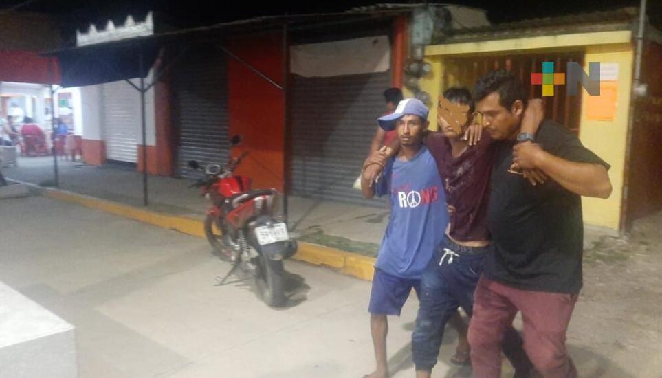 Rescatan a joven de morir ahogado en el río Coatzacoalcos