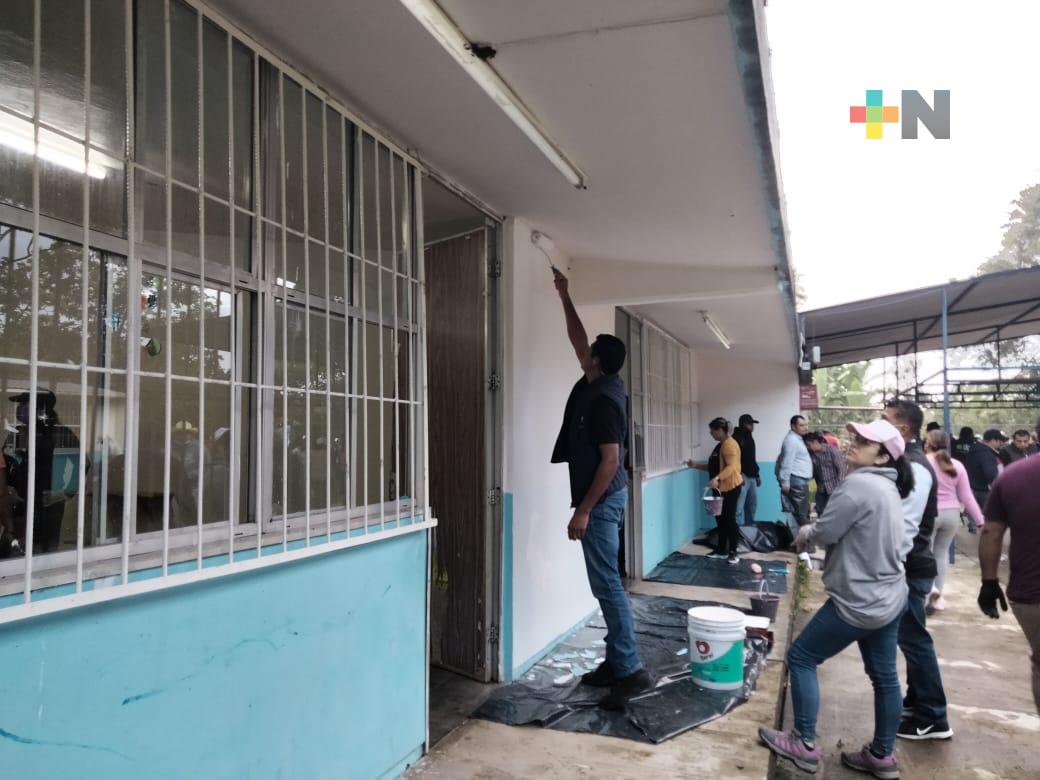 Llegan a escuela de Pacho Viejo,  jornadas de mantenimiento de la Secretaría de Gobierno