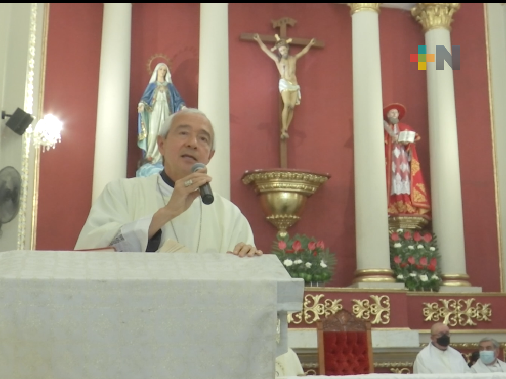 Celebran misa en Coatepec por Martín del Campo