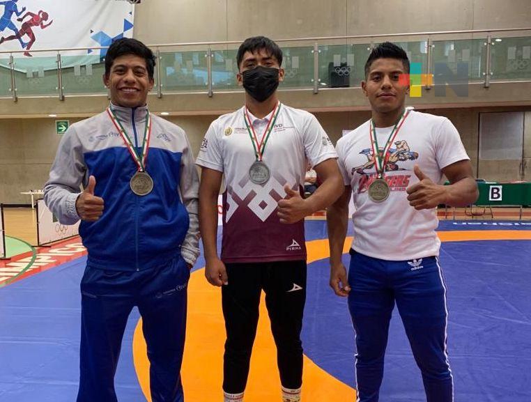 Xalapeños suman dos oros y una plata en Selectivo Nacional de Luchas Asociadas