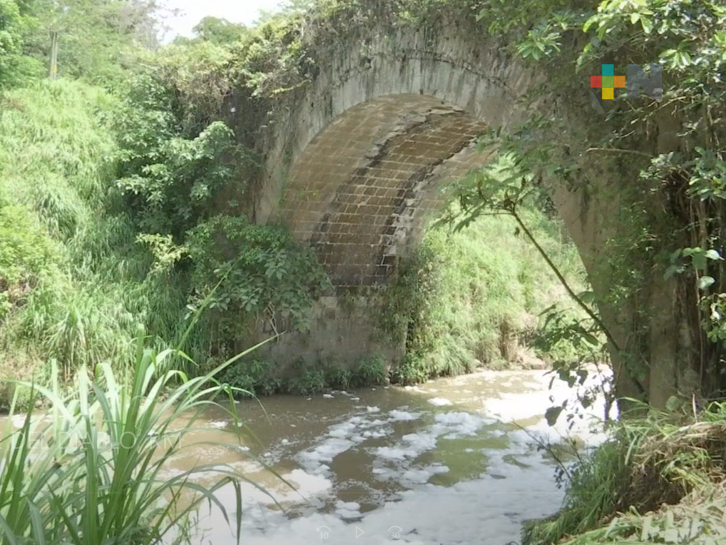 Piden intervención de autoridades estatales para reparar el puente del diablo en municipio de Coatepec