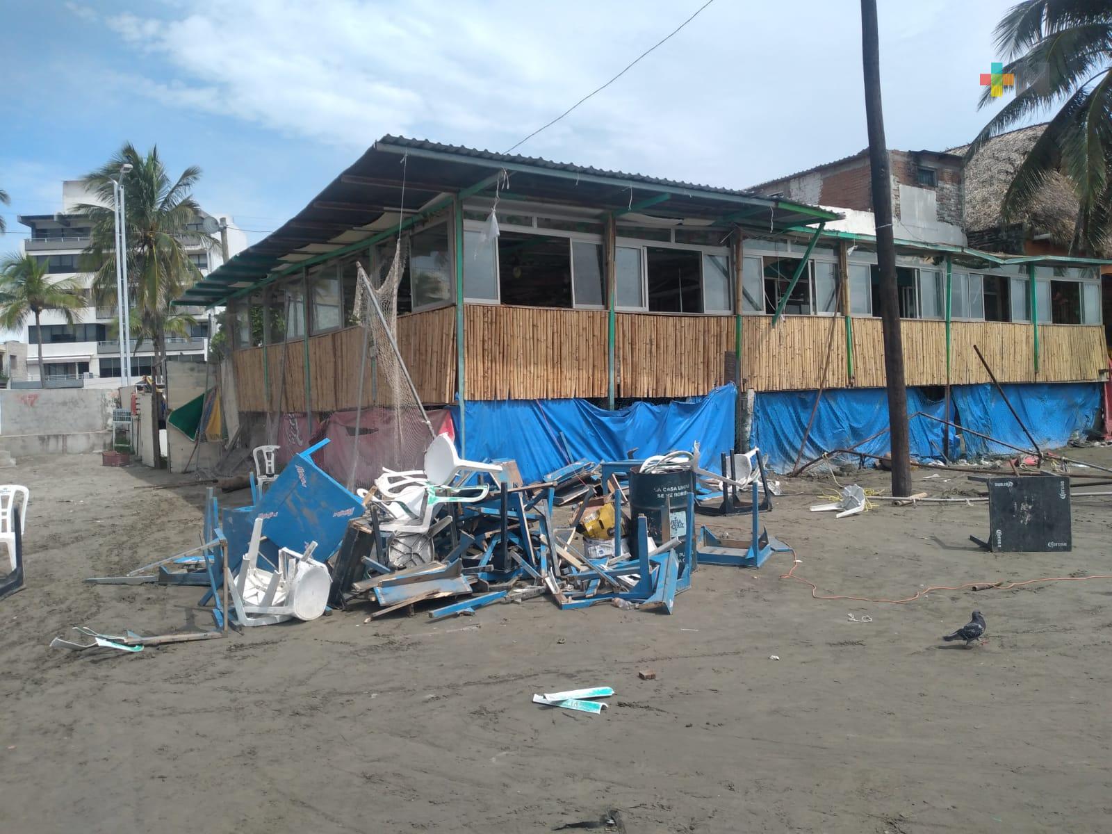 Daños materiales y lesiones menores dejó tromba marina en playa Villa del Mar