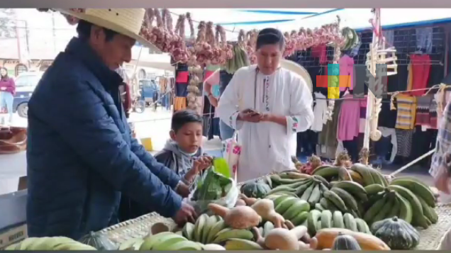 En Huayacocotla ofrecen frutas y verduras de la región