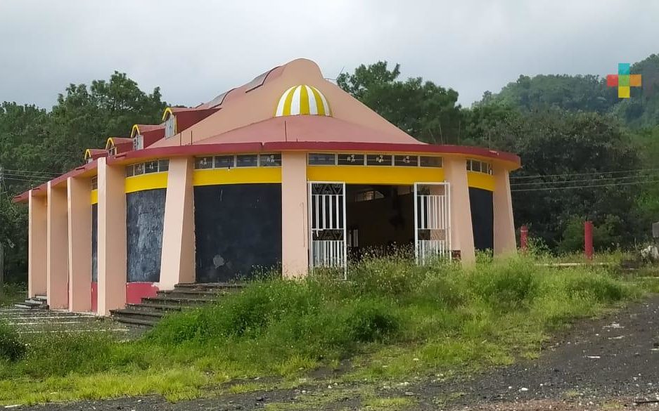 Construyen andador y parador turístico en zona de virgen del malpaís en Coacoatzintla