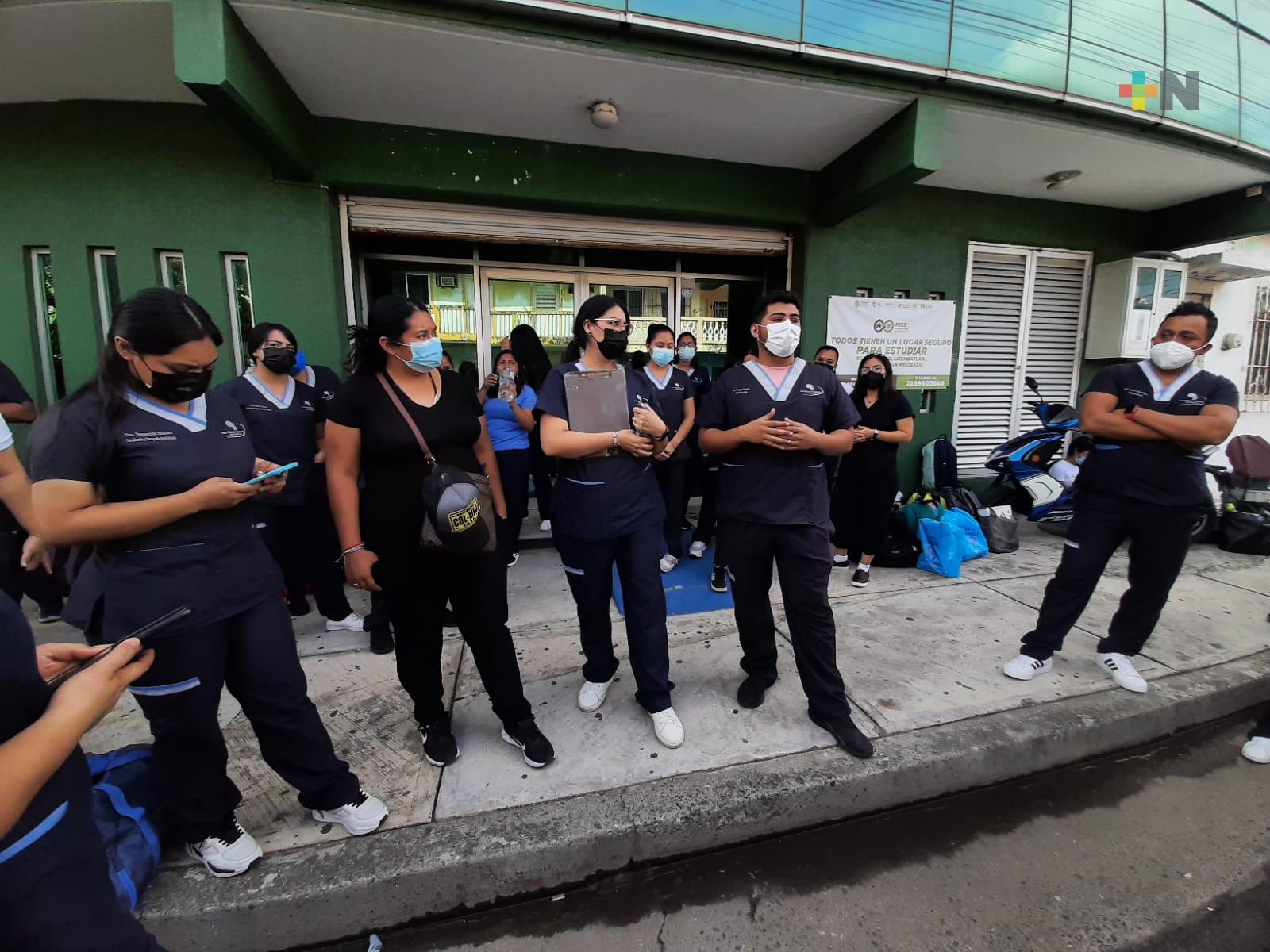 Estudiantes toman instalaciones del Centro Mexicano en Estomatología