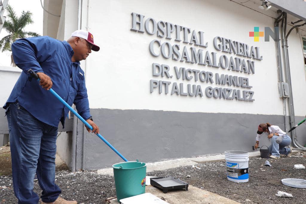 Participa Eric Cisneros en limpieza y rehabilitación del Hospital de Cosamaloapan