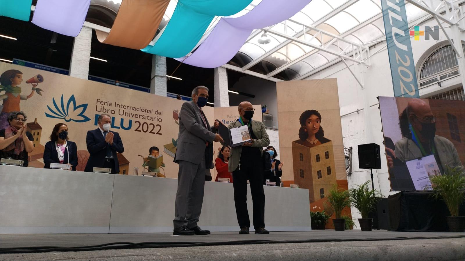 UV reconoce a catedráticos e investigadores en la FILU 2022