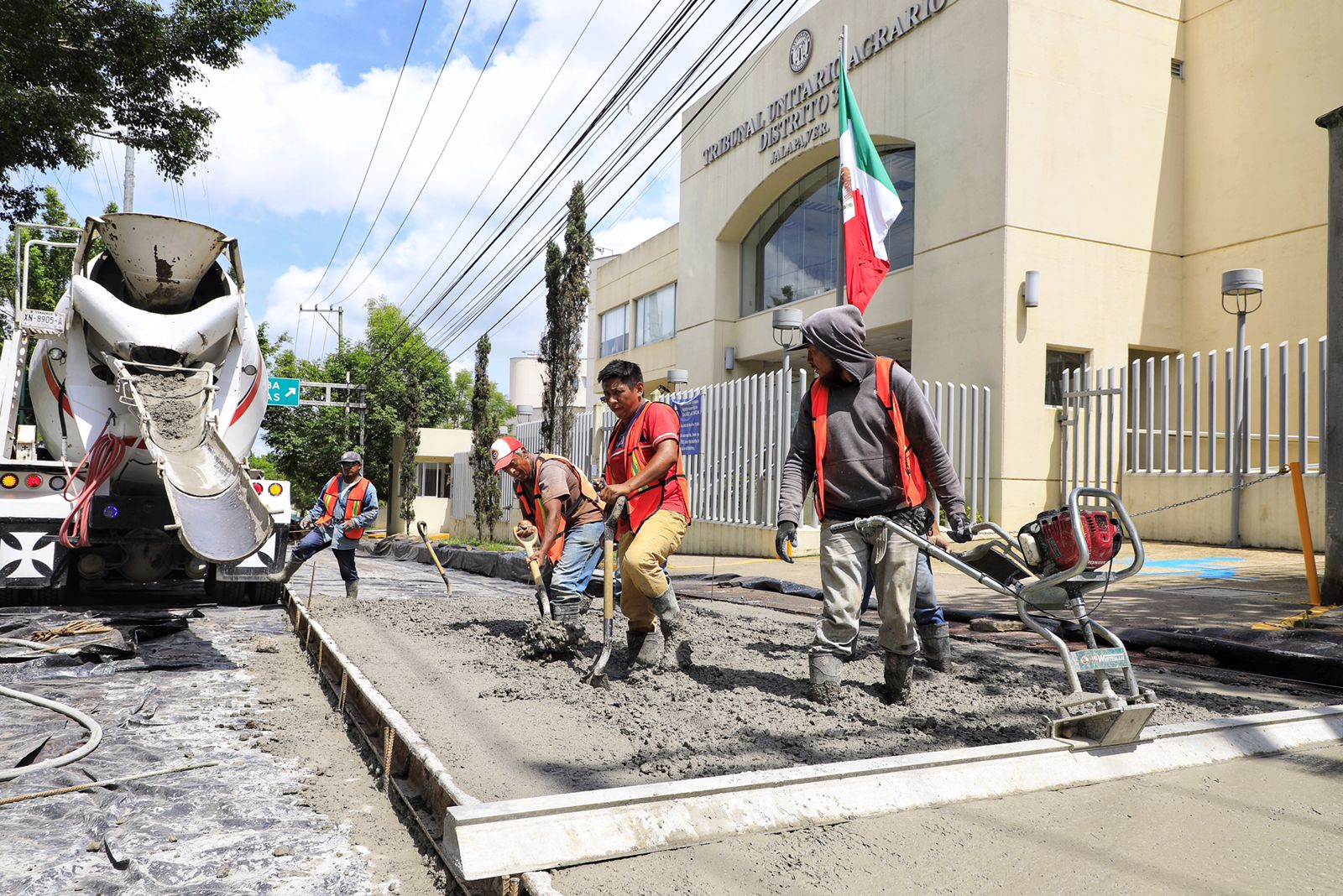 En Xalapa avanzan trabajos de pavimentación en Arco sur