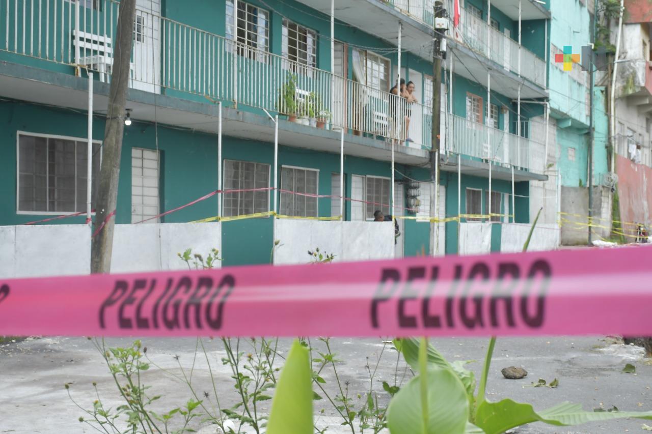 Cierran vialidad por hundimiento en avenida de Amatlán de los Reyes
