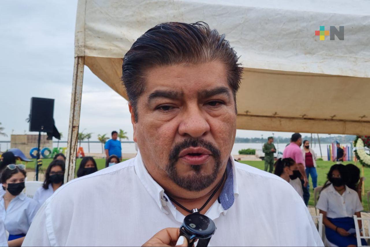 Padres, maestros y directivos dan mantenimiento a secundaria de Coatzacoalcos