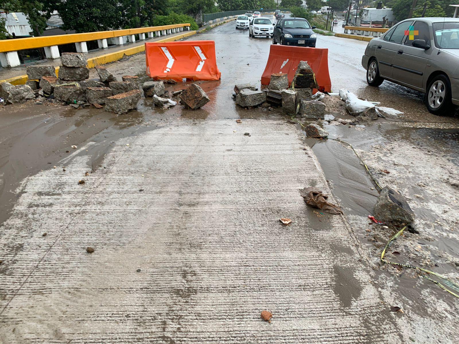 Reparan socavón del puente Palma Sola de Coatzacoalcos