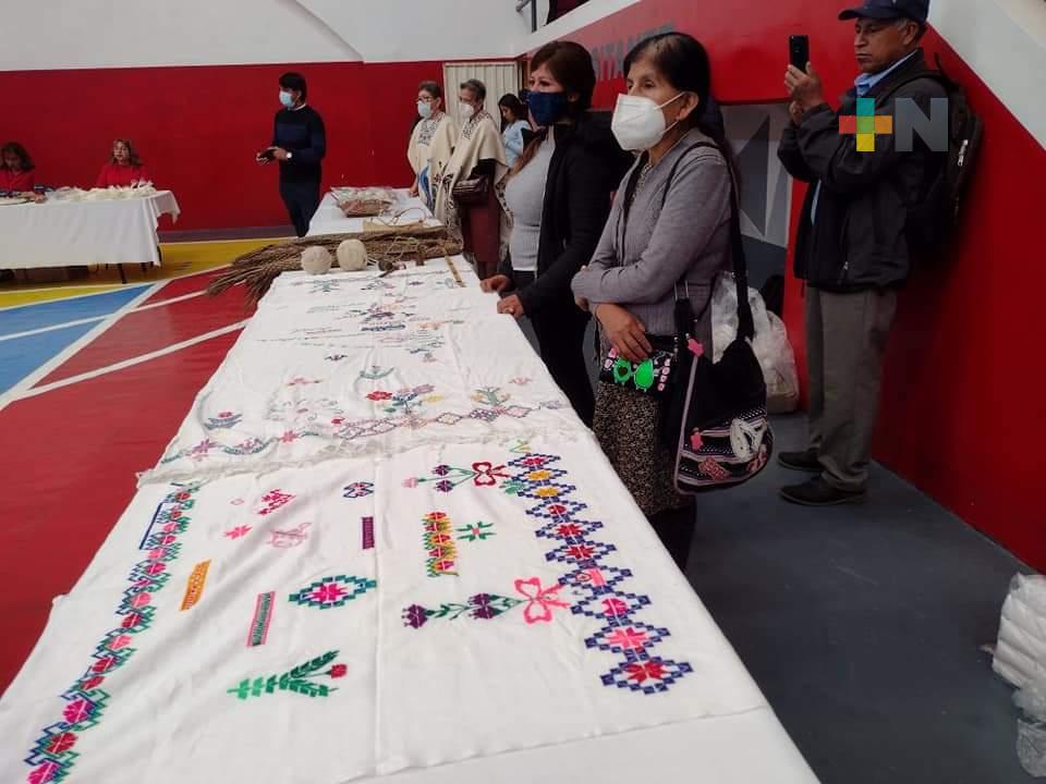 En Altotonga se reconoce a la mujer indígena